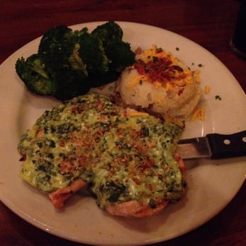 Tony Roma's - Chicken with artichoke dip on top-- was good - Barbeque Near Me - Anaheim, California