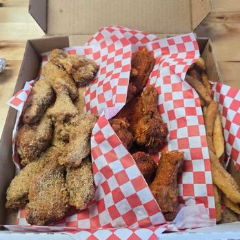 Mack’s Wings - Oklahoma Dry Rub & Honey Sriracha Chicken - Chicken Wings Near Me - Tulsa, Oklahoma Mack’s Wings - Oklahoma Dry Rub & Honey Sriracha Chicken - Chicken Wings Near Me - Tulsa, Oklahoma
