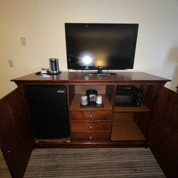 Country Inn & Suites by Radisson, Macedonia, OH - Microwave, fridge, TV stand