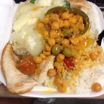 El Palacio De Los Jugos - Seared Chicken Breast w/ Yuca and rice. All that for $8. WOW. - Cuban Near Me - Hialeah, Florida