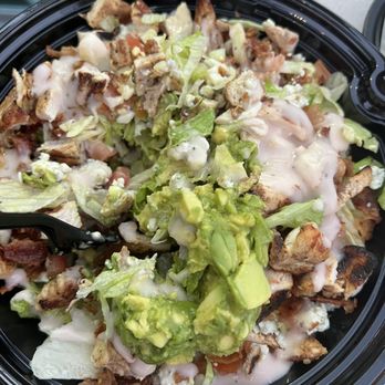 Habit Burger & Grill - Santa Barbara Cobb or whatever - Salad Near Me - Universal City, California