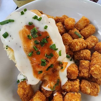 Piggy's Kitchen & Bar - Chicken biscuit - Breakfast & Brunch Near Me - Houston, Texas