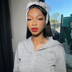 Enchant Me Beauty - Natural glam with red lip for a photoshoot. This look is inspired by the pin up girl era
Schedule under "spellbound enchantment"