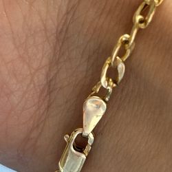 Zales Jewelers - Broken piece that I just picked up yesterday from being fixed.