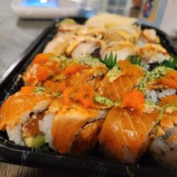Sushi & Asian Kitchen - Salmon Amazing Roll