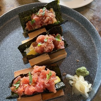Earls Kitchen + Bar - Spicy Tuna Sushi Tacos - Cocktail Bars Near Me - Plano, Texas