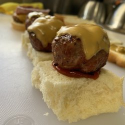 Pa’l Yunque Foodpark - Pachy's Sliders