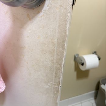 River Edge Inn - Filthy bathroom door - Hotels Near Me - Colonial Beach, Virginia