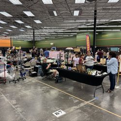 Promenade Mall - Lots of vendors