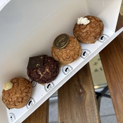 Browned - 4 piece cream puffs
