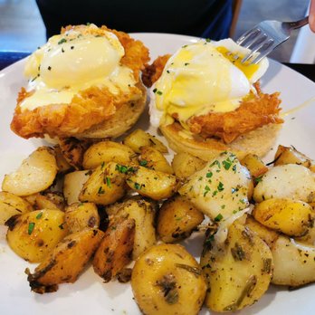 Colette - fried chicken benedict - Breakfast & Brunch Near Me - Pasadena, California