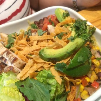 Chili's - Bars Near Me - New Caney, Texas