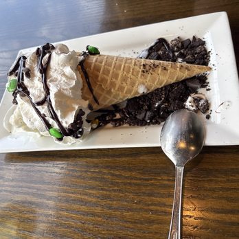 Smith's Landing Seafood Grill - Hot fudge Sunday - Seafood Near Me - Antioch, California Smith's Landing Seafood Grill - Hot fudge Sunday - Seafood Near Me - Antioch, California