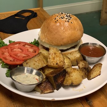 Blue Wing Frog - Blue Wing Burger - New American Near Me - Strasburg, Virginia