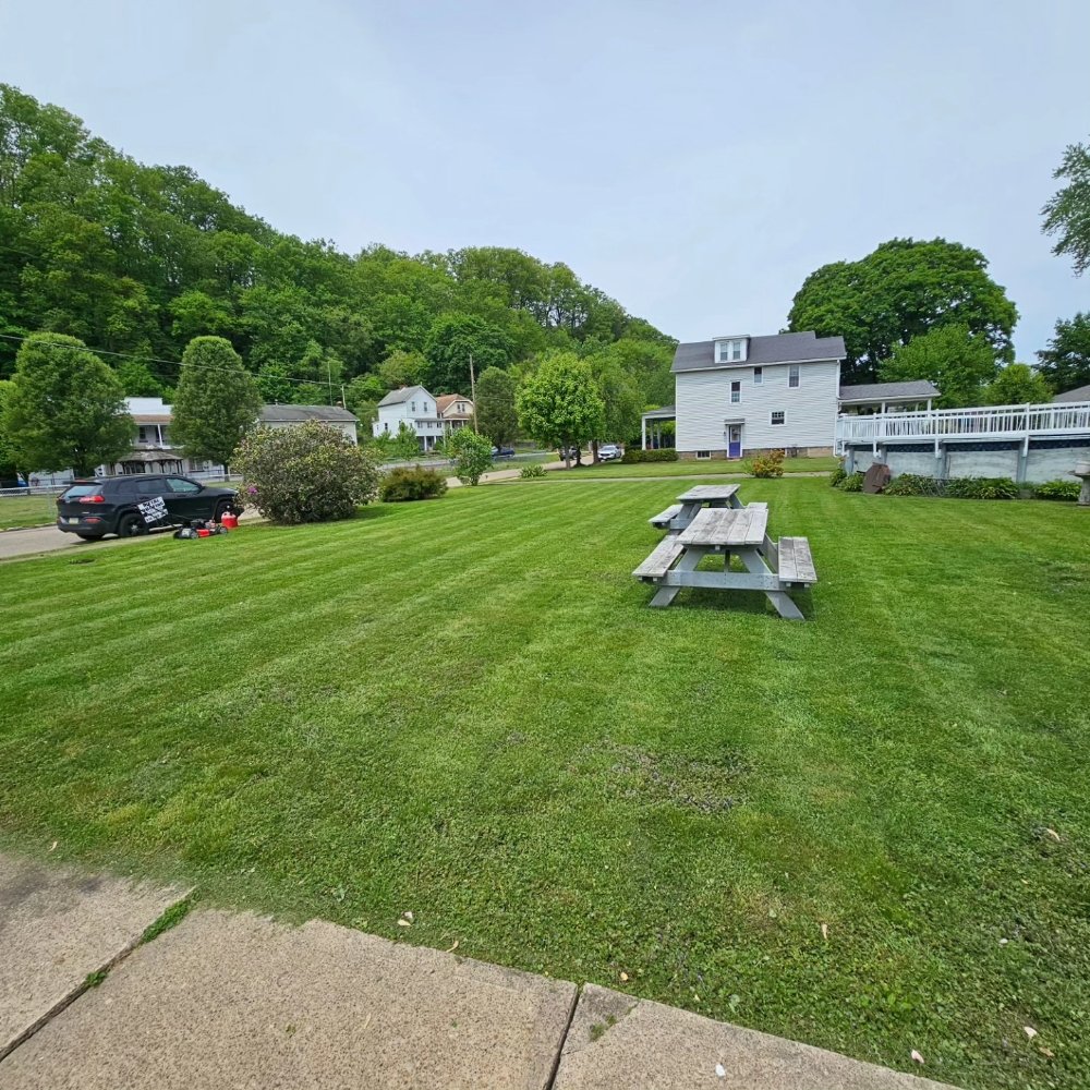 NATE’S PREMIUM PROPERTY MAINTENANCE Adrian, Pennsylvania Lawn