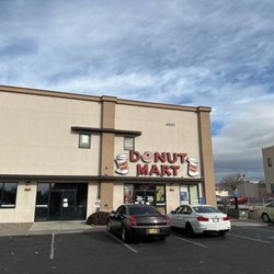 Donut Mart - Front