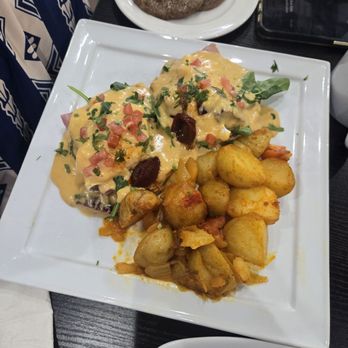 Orale Guey - Eggs Benedict. Chorizo and stewed potatoes. WOW! - Mexican Near Me - Columbus, Ohio Orale Guey - Eggs Benedict. Chorizo and stewed potatoes. WOW! - Mexican Near Me - Columbus, Ohio