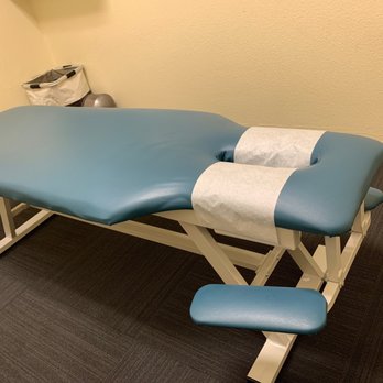 Active Life Chiropractic - Adjustment table - Chiropractors Near Me - Palmdale, California