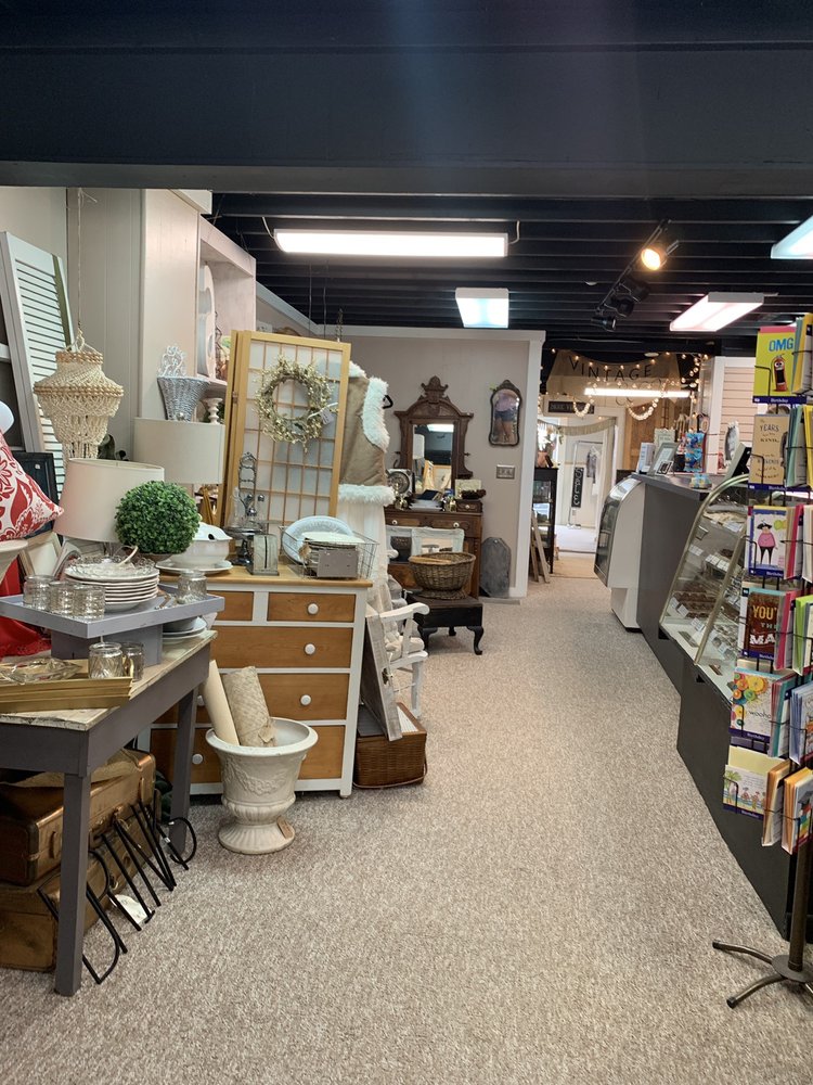 GOUMAS CANDYLAND Updated May 2024 113 N Prospect St, Granville