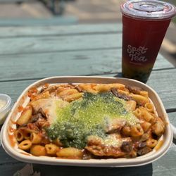 Cucina Al Volo - Fresh Rigatoni with pesto, chicken and mushrooms