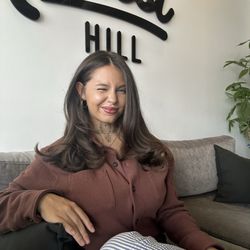 h2blow the blowdry + makeup bar