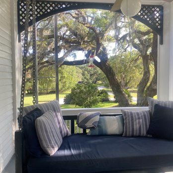 Greyfield Inn - Giant swing for two - Hotels Near Me - Fernandina Beach, Georgia