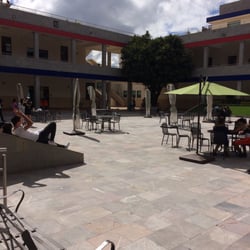 Fundación Colegio Americano de Puebla - Patio