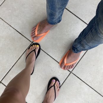 Rainbow Nails - Perfect spot for a date ! - Nail Salons Near Me - Honolulu, Hawaii