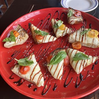 Noto Americano - Caprese garlic bread - New American Near Me - Plantsville, Connecticut