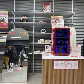 Yard Opportunity Shop - Retail Space - Art Galleries Near Me - Brooklyn, New York