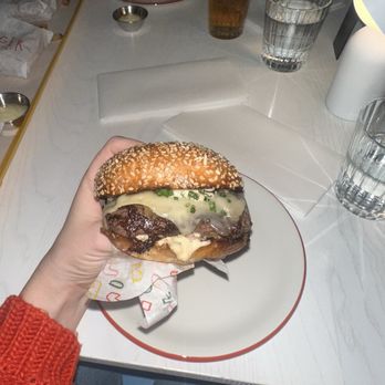 Le Burger 4304 - L'oignon - Beer Bar Near Me - Minneapolis, Minnesota Le Burger 4304 - L'oignon - Beer Bar Near Me - Minneapolis, Minnesota