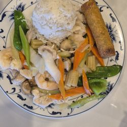 Royal Inn Oriental Cuisine - Chicken and Shrimp Harmony with egg roll and steamed rice.