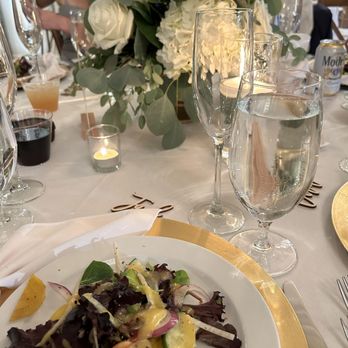 Floral Designs by Jerri Disney - Table decorations - Floral Designers Near Me Floral Designs by Jerri Disney - Table decorations - Floral Designers Near Me