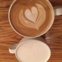 Top: vanilla late Bottom: honey vanilla tea late Top: vanilla late Bottom: honey vanilla tea late