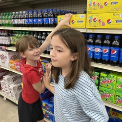 Brookshire Brothers - Fight in the soda aisle