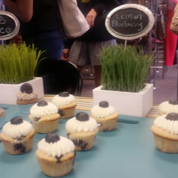 Cupcake Junkie - Cupcake Junkie table - Cupcakes Near Me - Baton Rouge, Louisiana