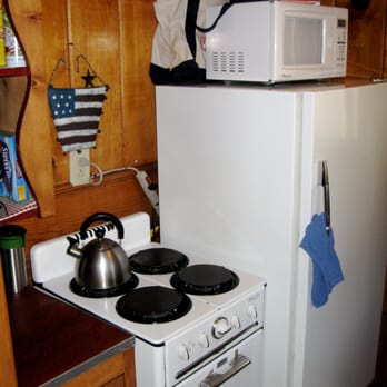 Arrowhead Pine Rose Cabins - Kitchen in Betsy Ross (Cabin #9) - Venues & Event Spaces Near Me - Twin Peaks, California