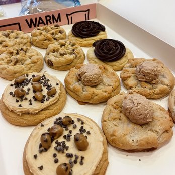 Crumbl - Clackamas - Bakeries Near Me - Clackamas, Oregon