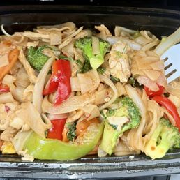 Pad Kee Mao (Drunken Noodles) (Chicken/Tofu) Pad Kee Mao (Drunken Noodles) (Chicken/Tofu)