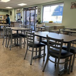 Lilly's Mexican Cuisine - Clean, brightly lit dining room. Staff are attentive and friendly.