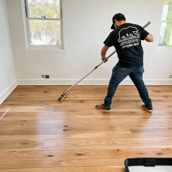 Cal Coast Flooring - Applying Polyurethane Finish - Flooring Near Me - Inglewood , California Cal Coast Flooring - Applying Polyurethane Finish - Flooring Near Me - Inglewood , California