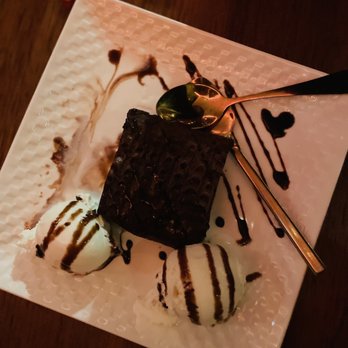 Curry Lounge - Brownie with ice cream - Indian Near Me - Surrey, British Columbia