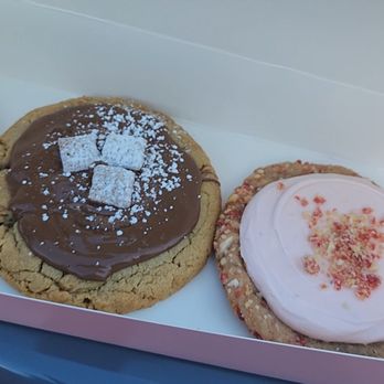 Crumbl - Pleasant Prairie - The most beautiful decorated cookies ive ever seen - Bakeries Near Me - Pleasant Prairie, Wisconsin