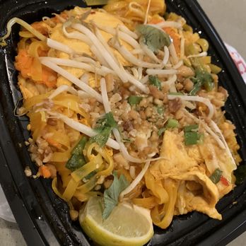 Mon Thai - 25. Pad Thai Noodles w chicken - Thai Near Me - Denver, Colorado