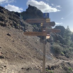 Roque Nublo - Hiking trails.