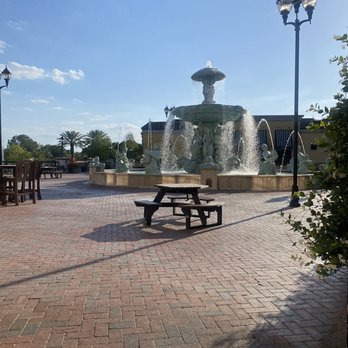 Peperoncino - Outside seating with a view of the courtyard fountain. - Italian Near Me - Orlando, Florida