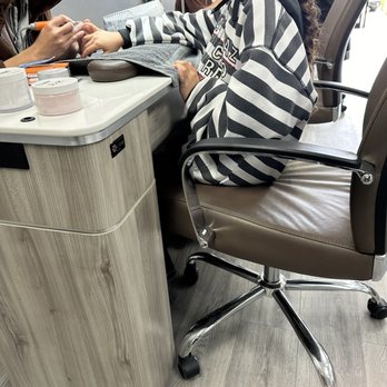 Vibrant Nail Spa - Manicure and gel paint - Nail Salons Near Me - Rialto, California