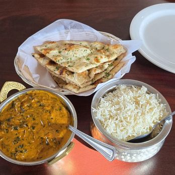 Himalayan Sherpa Cuisine - Chicken Saag Lvl 6 Spicy, Garlic Naan, Rice - Himalayan/Nepalese Near Me - Carlsbad, California Himalayan Sherpa Cuisine - Chicken Saag Lvl 6 Spicy, Garlic Naan, Rice - Himalayan/Nepalese Near Me - Carlsbad, California