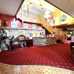 Lynham's Hotel - Lobby of Hotel