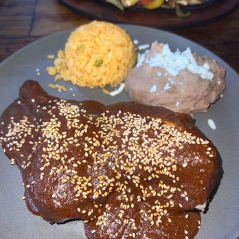 Bar Poca Madre - Pollo en Mole - Mexican Near Me - Burr Ridge, Illinois